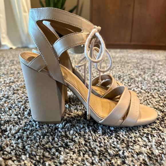 Gianni Bini GB Nude Block Tie Front Strappy Heels Size 8.5 - Picture 2 of 7